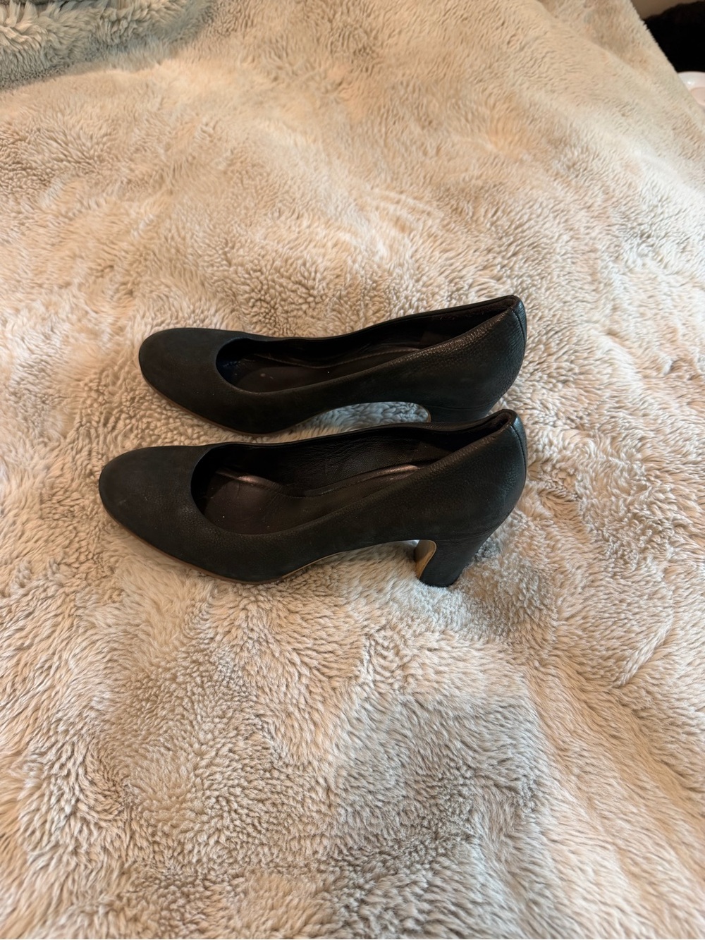 Ecco Black Women's Low-Heel Pumps